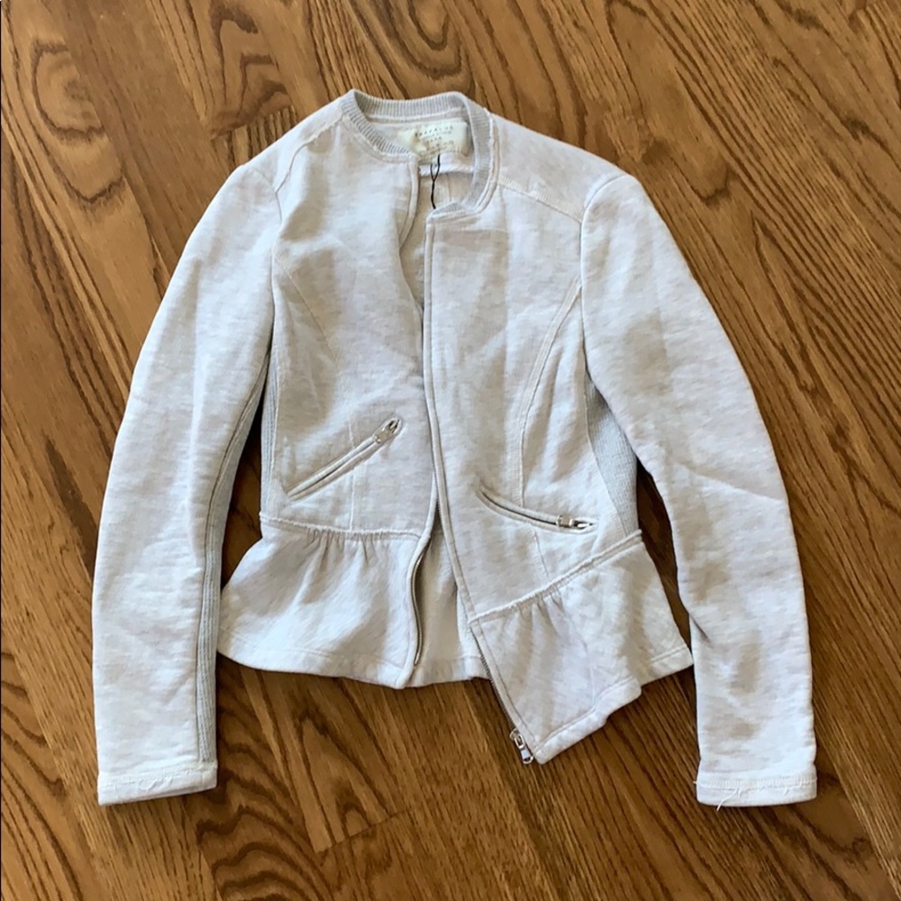 Zip up with peplum In sweater material